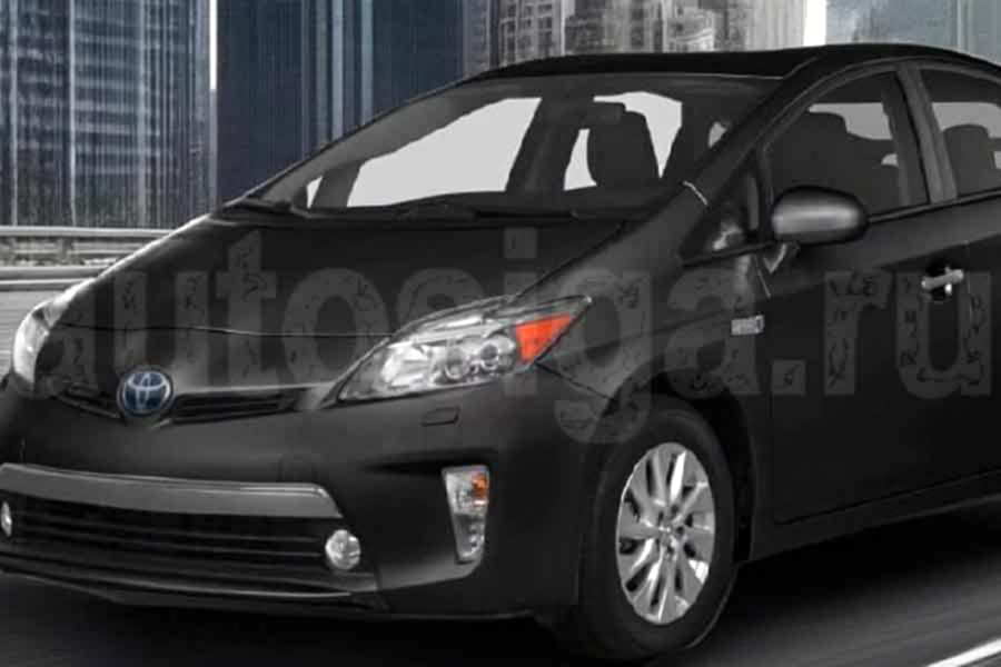 Современный гибридный автомобиль 2025 года на фоне города - выбор экологичных водителей