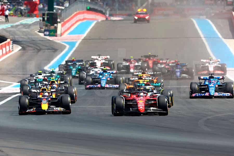 Болид из гонок F1 никогда не увидишь на обычной дороге