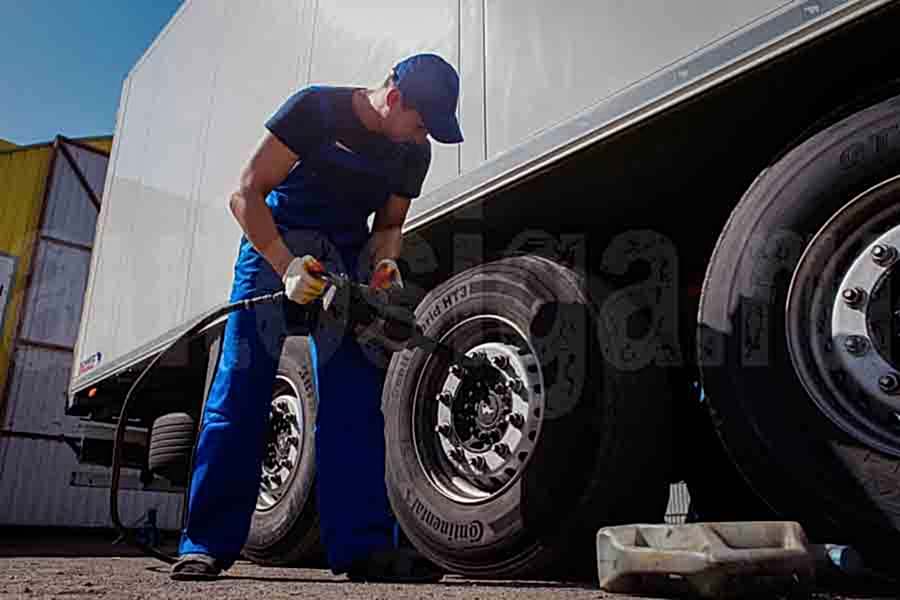 Выездной грузовой шиномонтаж