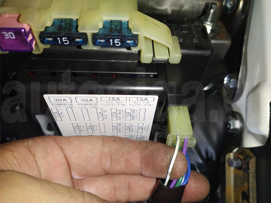 Точки подключения сигнализации на Daihatsu Terios Kid