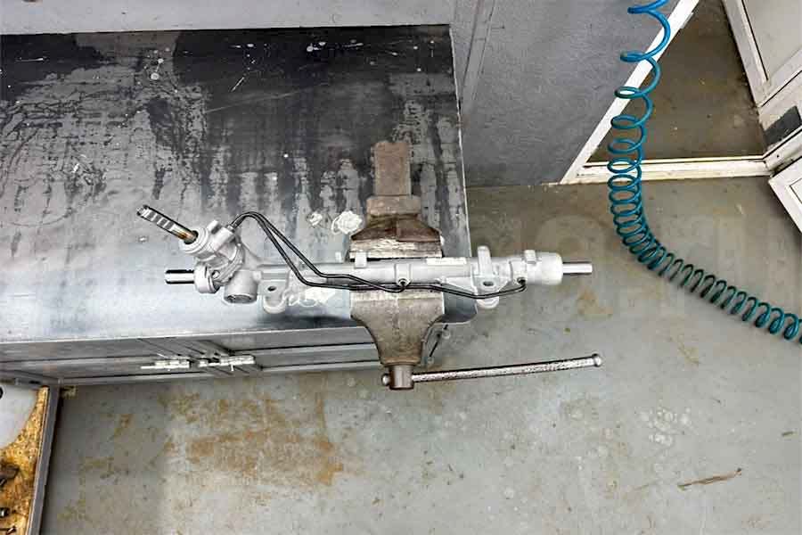 Ремонт рулевой рейки vs замена: что выгоднее для автовладельца