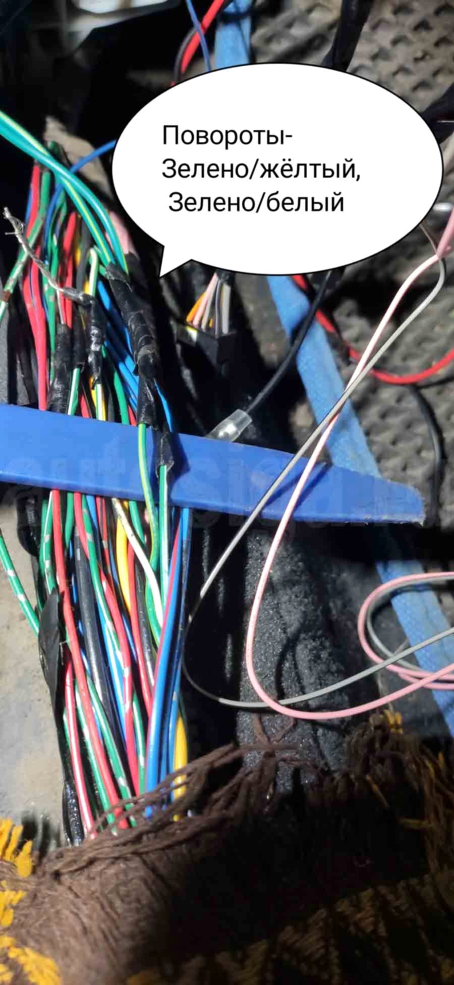 Toyota Avensis 2006: повороты