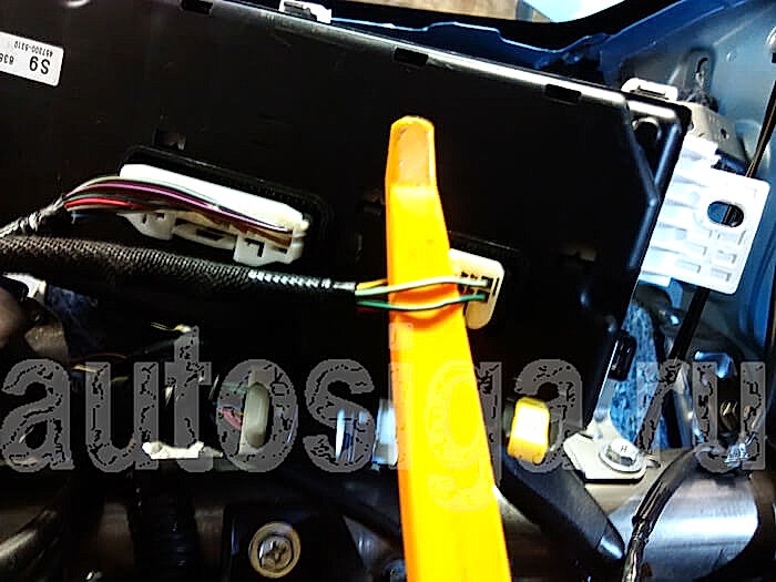 Точки подключения автосигнализации на Toyota Aqua 2012