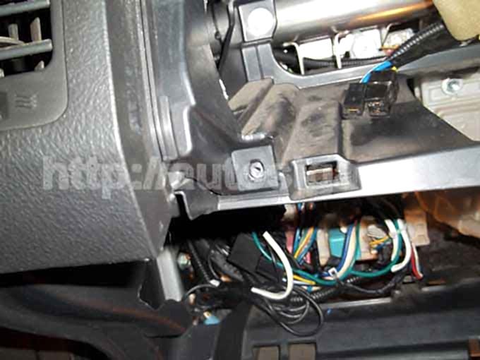 Установка автосигнализации на Toyota Fielder 2010