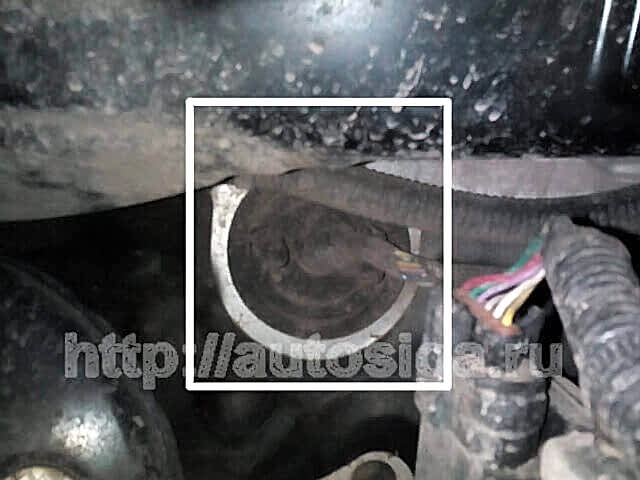 Установка автосигнализации на Toyota Vitz 2010 - Фото точек подключения